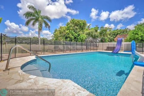 5421 N 36th Court Hollywood FL 33021