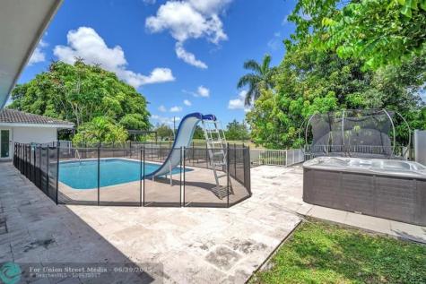 5421 N 36th Court Hollywood FL 33021