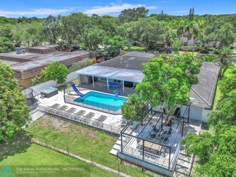 5421 N 36th Court Hollywood FL 33021