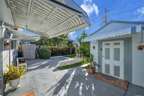 1933 SW 67th Avenue North Lauderdale FL 33068