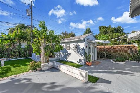 1933 SW 67th Avenue North Lauderdale FL 33068