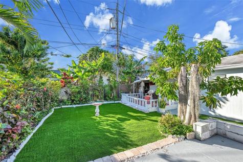 1933 SW 67th Avenue North Lauderdale FL 33068