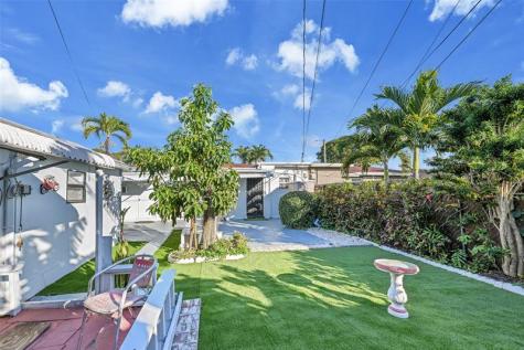 1933 SW 67th Avenue North Lauderdale FL 33068