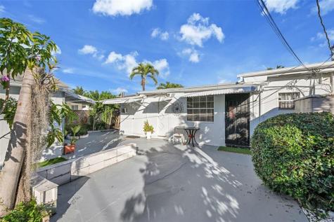 1933 SW 67th Avenue North Lauderdale FL 33068