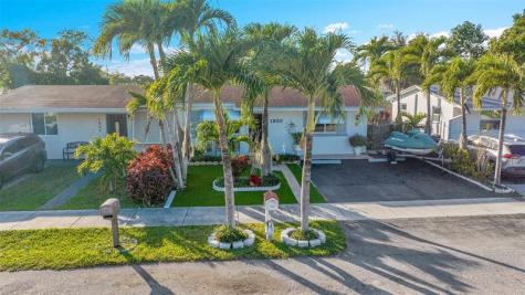 1933 SW 67th Avenue North Lauderdale FL 33068