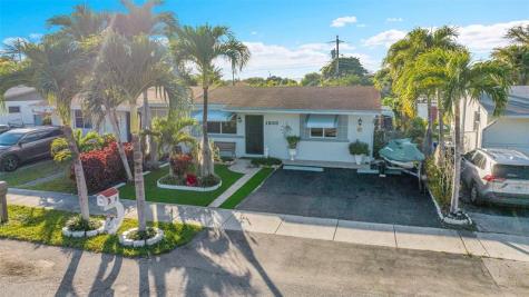 1933 SW 67th Avenue North Lauderdale FL 33068