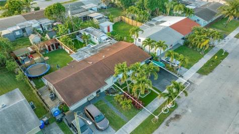 1933 SW 67th Avenue North Lauderdale FL 33068