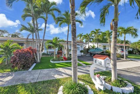 1933 SW 67th Avenue North Lauderdale FL 33068