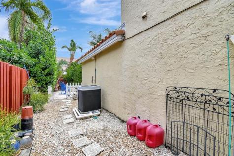 2811 Montevideo Avenue Hollywood FL 33026