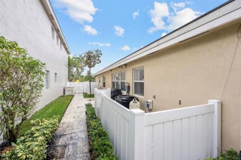 2850 E Sable Circle Margate FL 33063