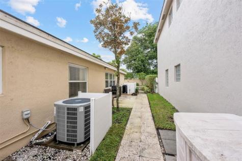 2850 E Sable Circle Margate FL 33063