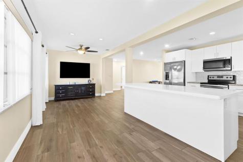 8851 NW 15th Street Plantation FL 33322