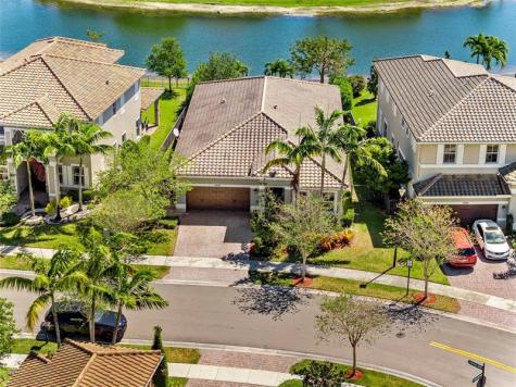 8550 Lakeside Bend Parkland FL 33076