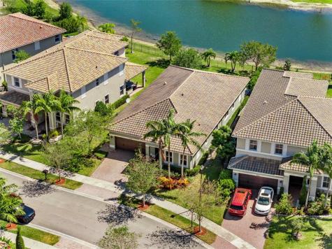 8550 Lakeside Bend Parkland FL 33076