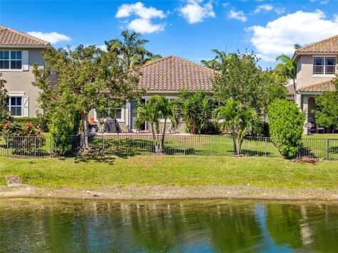 8550 Lakeside Bend Parkland FL 33076