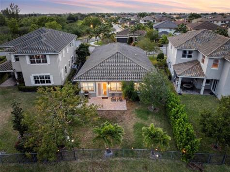 8550 Lakeside Bend Parkland FL 33076