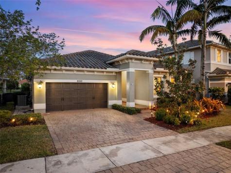 8550 Lakeside Bend Parkland FL 33076