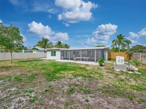 440 NW 37th Street Oakland Park FL 33309