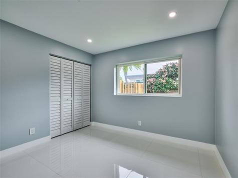 440 NW 37th Street Oakland Park FL 33309