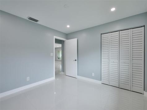 440 NW 37th Street Oakland Park FL 33309