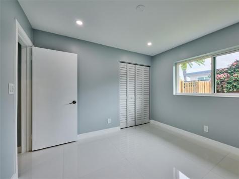 440 NW 37th Street Oakland Park FL 33309