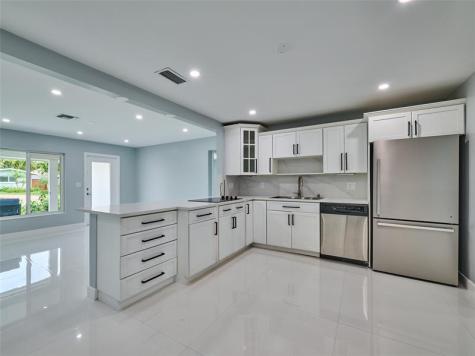 440 NW 37th Street Oakland Park FL 33309