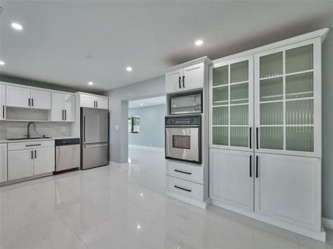 440 NW 37th Street Oakland Park FL 33309
