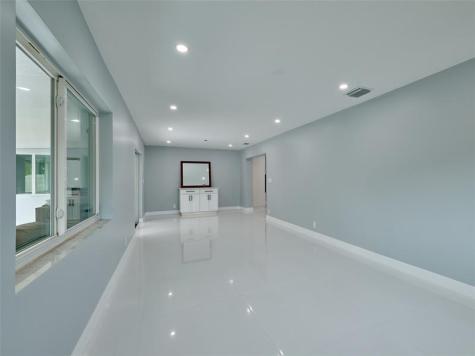 440 NW 37th Street Oakland Park FL 33309