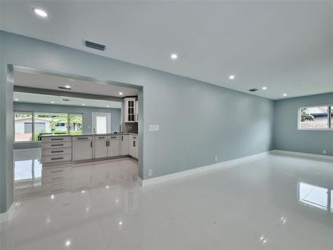 440 NW 37th Street Oakland Park FL 33309