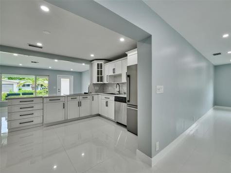 440 NW 37th Street Oakland Park FL 33309