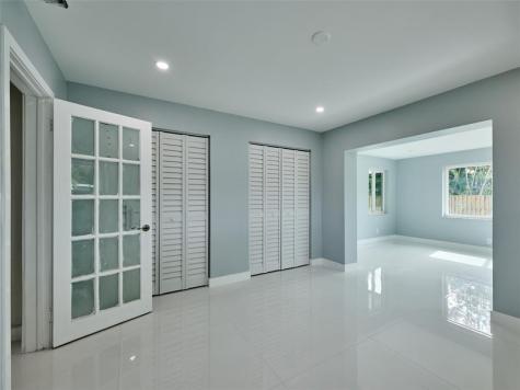 440 NW 37th Street Oakland Park FL 33309