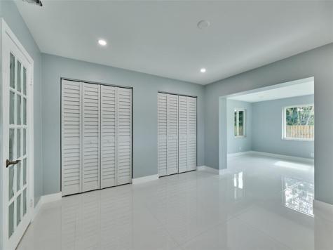 440 NW 37th Street Oakland Park FL 33309