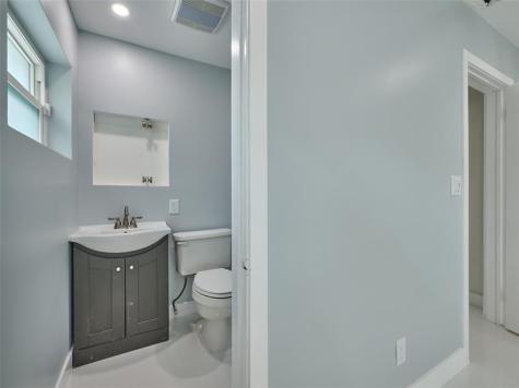 440 NW 37th Street Oakland Park FL 33309