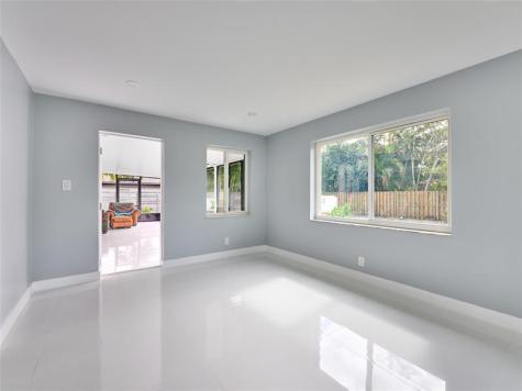 440 NW 37th Street Oakland Park FL 33309