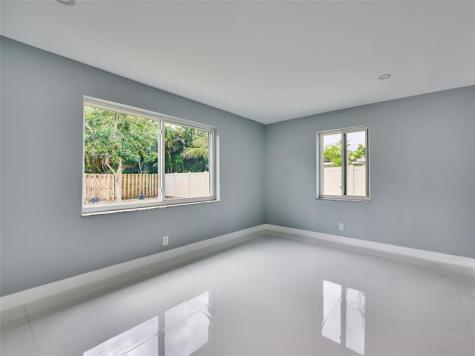 440 NW 37th Street Oakland Park FL 33309
