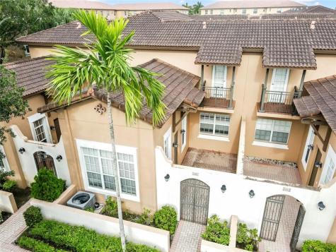 1061 SW 147th Terrace Pembroke Pines FL 33027