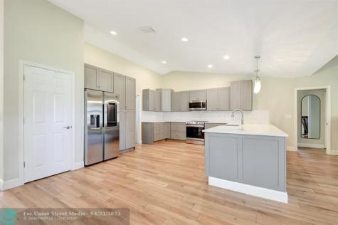 18725 W Sycamore Loxahatchee FL 33470