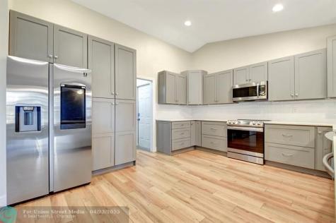18725 W Sycamore Loxahatchee FL 33470