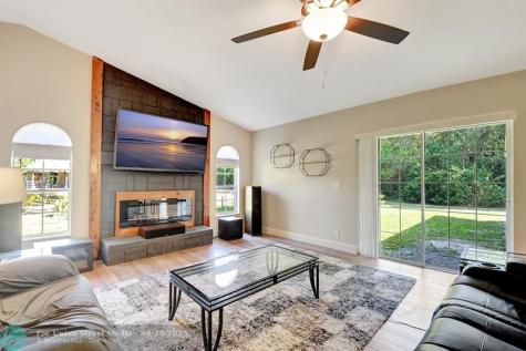 18725 W Sycamore Loxahatchee FL 33470