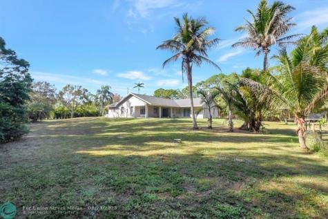 18725 W Sycamore Loxahatchee FL 33470