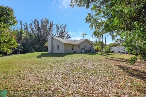 18725 W Sycamore Loxahatchee FL 33470