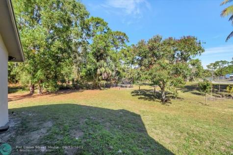 18725 W Sycamore Loxahatchee FL 33470