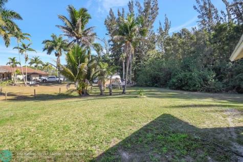 18725 W Sycamore Loxahatchee FL 33470