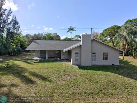 18725 W Sycamore Loxahatchee FL 33470