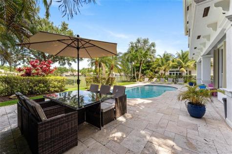 2527 Montclaire Circle Weston FL 33327