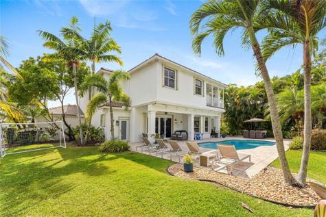 2527 Montclaire Circle Weston FL 33327
