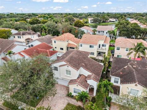 7479 NW 17th Drive Pembroke Pines FL 33024