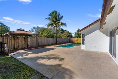 7060 NW 47th Place Lauderhill FL 33319