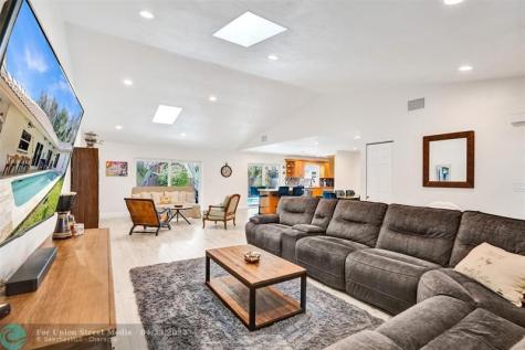 4306 NW 70th Lane Coral Springs FL 33065