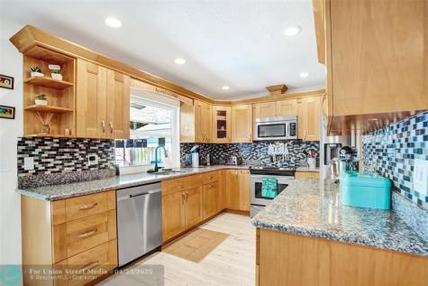 4306 NW 70th Lane Coral Springs FL 33065